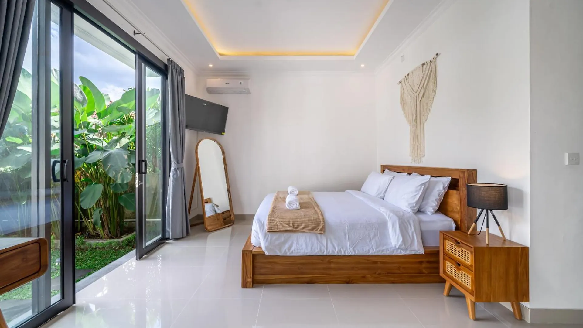 Gauri - Stunning Brand New 3-Bedroom Villa In The Ubud With Netflix